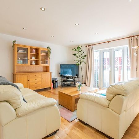 London Stratford - Spacious 2 Bed Flat With Secured Parking & Private Garden Luaran gambar