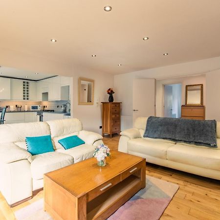London Stratford - Spacious 2 Bed Flat With Secured Parking & Private Garden Luaran gambar
