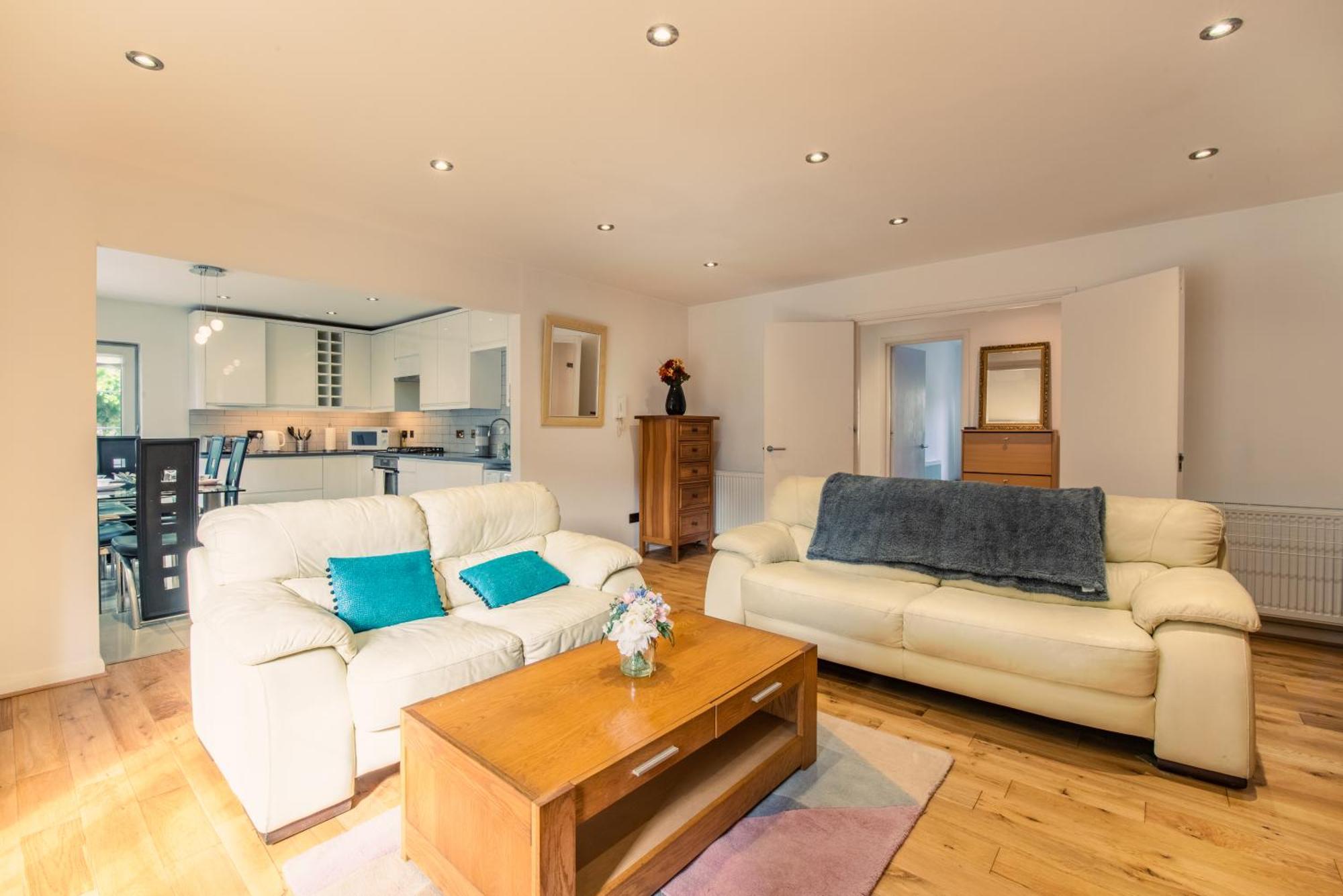 London Stratford - Spacious 2 Bed Flat With Secured Parking & Private Garden Luaran gambar